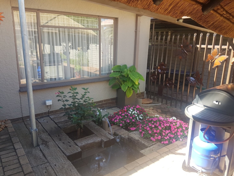 2 Bedroom Property for Sale in Flimieda North West